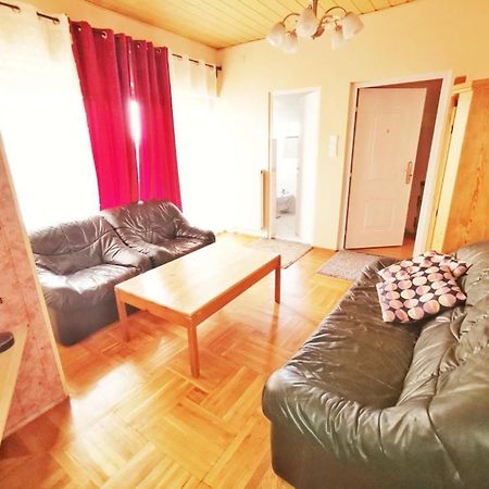 Apartman Poirot Balcony Erd Exterior foto