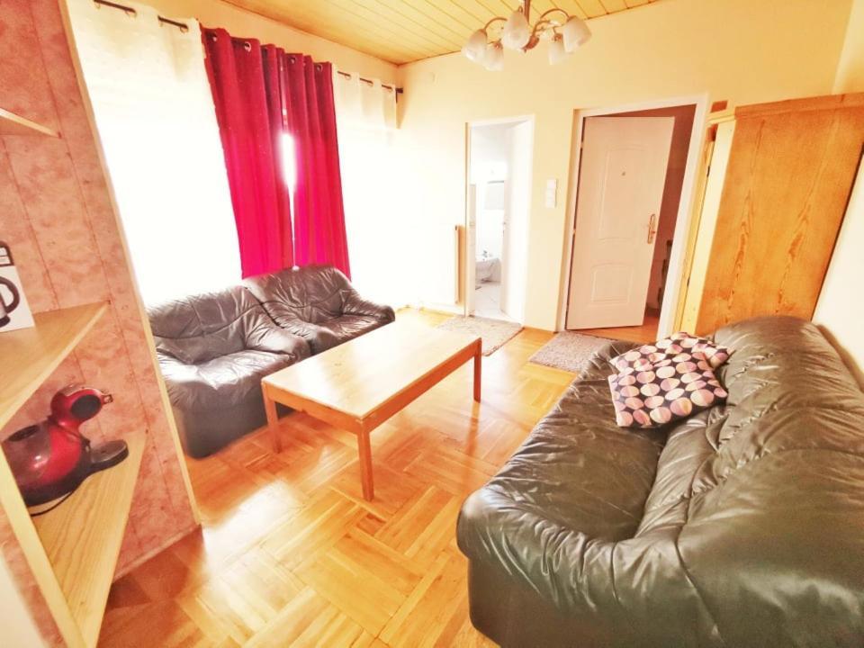Apartman Poirot Balcony Erd Exterior foto