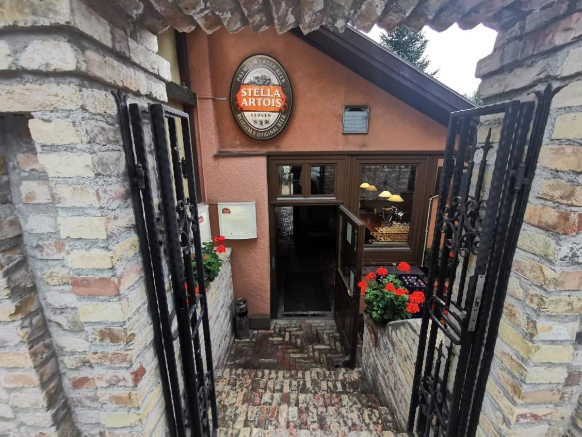 Apartman Poirot Balcony Erd Exterior foto